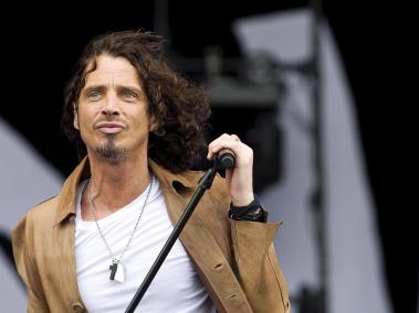 El cantante Chris Cornell (der.) se encontraba en Detroit (EE. UU.).