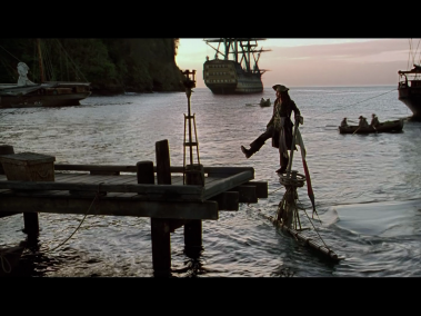 La primera aventura de Jack Sparrow llegó a los cines en 2003. Allí el excéntrico pirata debe ayudar a Will Turner a recuperar a Elizabeth de unos piratas que pretenden robar un amuleto de la joven para romper una maldición.