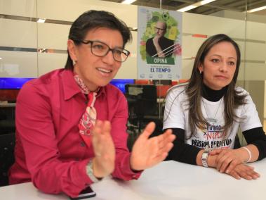 La senadora Claudia López está también recolectando firmas para impulsar el referendo de Yohana Jiménez que busca que se pueda imponer cadena perpetua para abusadores de menores.