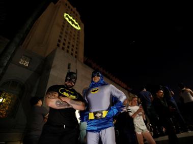"Nunca habrá otro Adam West y nunca habrá otro Batman como el de Adam West", afirmó Garcetti desde las escaleras del ayuntamiento de la urbe californiana.
