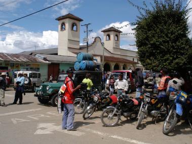 Plaza central e iglesia de Cajibío, en Cauca.