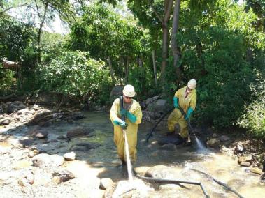 Estas labores de limpieza, con técnicos del Instituto Colombiano del Petróleo, las lidera Ecopetrol.
