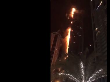 Impresionante incendio en rascacielos de Dubai