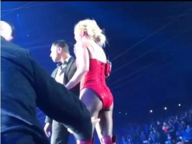 Britney Spears abandona show en Las Vegas por  fanático en la tarima