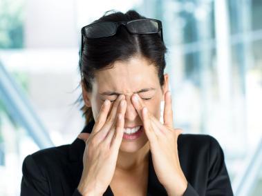 En casos graves el ojo seco puede predisponer a lesiones de córnea.