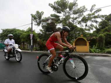 La atleta vallecaucana Diana Marcela Castillo se colgó la medalla de oro en la triatlón femenina, y se impuso sobre las deportistas de Caldas y Quindio en una durísima competencia.