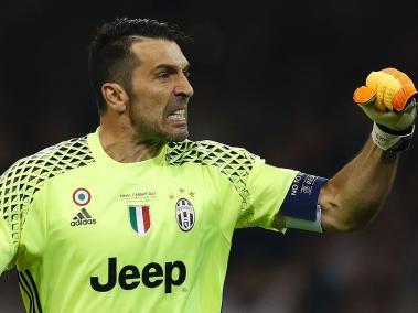 Gianluigi Buffon Se desempeña en la posición de guardameta y su equipo actual es la Juventus Football Club