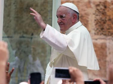 Tras el golpe el Papa no detuvo su agenda en Cartagena.