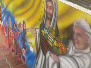 Este mural, que embellece las paredes del comedor Papa Francisco, ubicado en la frontera, fue inspirado en la armonía y nobleza que irradia el sucesor del Pedro.