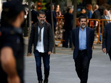 Jordi Cuixart (izq.), líder de Omnium Cultural, y
Jordi Sanchez de la Asamblea Nacional Catalana (ANC).
