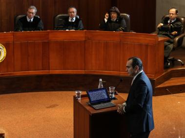 La audiencia contra el magistrado Jorge Pretelt continuará el lunes. La defensa aún tiene 90 preguntas para Víctor Pacheco.