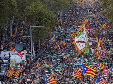 450.000 personas salieron a las calles de Barcelona a protestar tras el anuncio del presidente Mariano Rajoy.