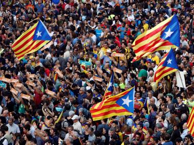 Unas 6.000 personas se concentraron este sábado en la 
plaza de Sant Jaume de Barcelona.