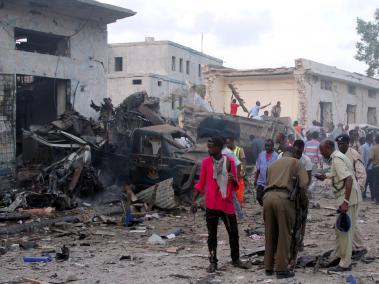Al menos 14 muertos por atentados con carro bomba en Somalia.