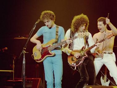 ‘News of the World’ fue grabado en Londres durante el verano de 1977. se ha convertido en la colección más vendida de Queen, con más de 6 millones de unidades en todo el mundo.