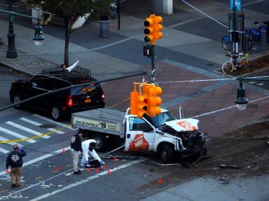 Al menos ocho personas murieron este martes 31 de octubre en Nueva York después de que una furgoneta arremetiera contra ciclistas y peatones.