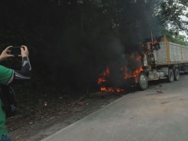 Manifestantes incineraron varios camiones en vías de la región del Catatumbo