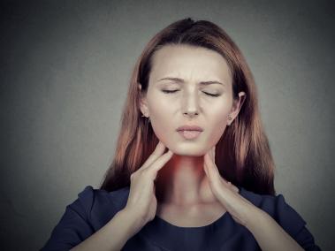 Los dolores frecuentes de garganta son señal de una posible enfermedad que requiere atención.