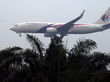 El 8 de marzo de 2014, el vuelo MH370 de Malaysia Airlines con 239 personas a bordo despegó de Kuala Lumpur con destino a Beijing; sin embargo, desapareció tras una hora de viaje. En tres años han aparecido tres fragmentos del aparato en el océano Índico, frente a las costas de África del este. Pese a las investigaciones, en 2017 se dio por concluida sin éxito la búsqueda de este avión.