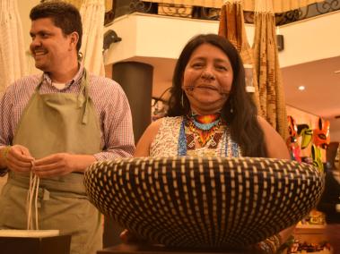 Cruz Elina Chocho es indígena wauna y desde hace 20 años asiste a Expoartesanías con piezas tradicionales del Chocó.