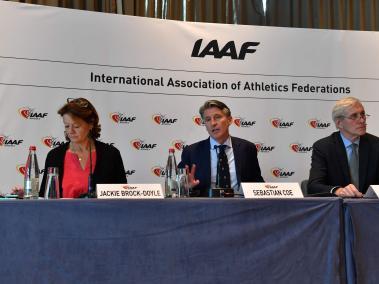 Sebastian Coe, Presidente de la IAAF, Rune Andersen Presidente independiente de la IAAF y la Directora de comunicaciones Jackie Brock-Doyle .