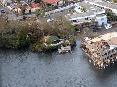 El huracán María destruyó 57.000 viviendas y dejó a la mitad de la población sin energía eléctrica.
