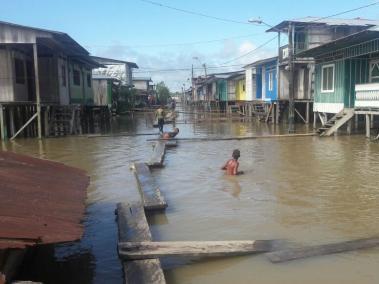 Más de 1.000 personas tuvieron que abandonar sus viviendas porque quedaron averiadas, tras el desbordamiento del río Jiguamiandó.