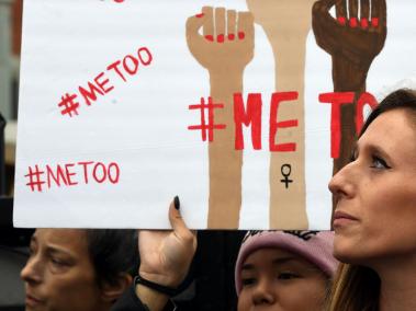 Cientos de mujeres protestaron en California en contra de los casos de acoso sexual.