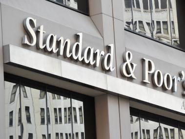 La firma Standard and Poor’s (S&P) recortó la calificación soberana al país de BBB a BBB-.