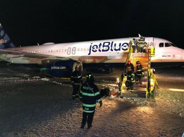 Según los pasajeros, la aeronave de JetBlue hizo un giro de 180 grados. No hubo heridos.