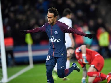 Neymar fue la gran figura en el triunfo del PSG al anotar cuatro goles en la victoria de su equipo 8-0 sobre el Dijon.