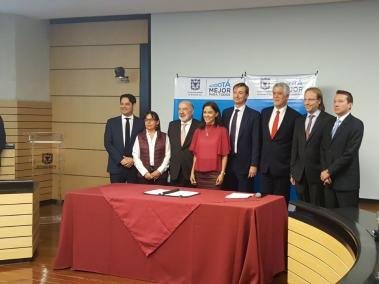 Los contratos de la licitación adjudicada a comienzos de enero se firmaron en la Alcaldía de Bogotá.