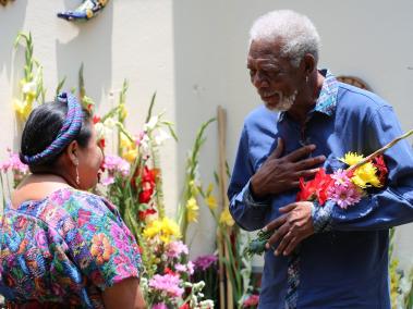 Rigoberta Menchú le contó a Morgan Freeman su historia de dolor y lucha.