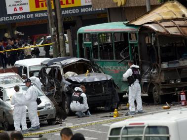 Dos muertos y 50 heridos dejó la detonación de un explosivo dirigido contra el exministro Londoño.