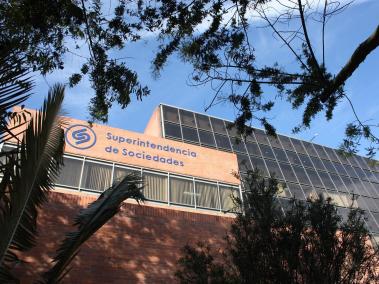 Unos 5.000 inversionistas de Estraval comenzarán a recuperar parte de los dineros invertidos en libranzas, dice la Supersociedades.