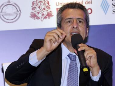 Luis Fernando Velasco. Partido Liberal (20 años) Fue Representante a la Cámara entre 1998 y 2006. En las elecciones de 2006, Velasco fue electo senador de la república de Colombia.