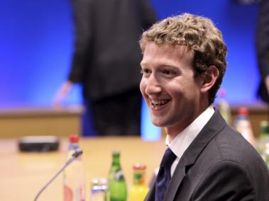 Mark Zuckerberg  joven magnate dueño de Facebook, donará el 99% de sus acciones en la compañía a su fundación  y no a su hija. La explicación que da, es que desea asegurar la supervivencia de su hija, y la de la siguiente generación a ella.