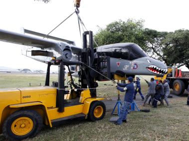 La Fuerza Aérea Colombiana emprendió el montaje del museo aéreo como un regalo para Cali, en el futuro corredor verde.