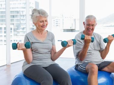 La actividad física es la mejor forma de evitar la osteoporosis. Pero no olvide consultar.