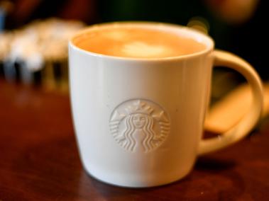 Juez ordena a Starbucks a advertir sobre cáncer en California