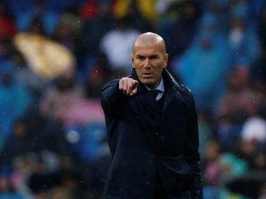 En orden ascendente, sigue el francés Zinedine Zidane, quien siendo el director técnico del Real Madrid gana 21 millones de euros.
