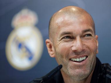 El técnico del Real Madrid, Zinedine Zidane, durante la rueda de prensa posterior al entrenamiento del equipo en Valdebebas, de cara al partido de la jornada 37 de liga que disputan el sábado, frente al Celta de Vigo.