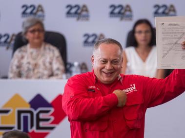 Diosdado Cabello durante una ceremonia de apoyo a la reelección del presidente venezolano, Nicolás Maduro, en la sede del Consejo Nacional Electoral en Caracas, Venezuela.