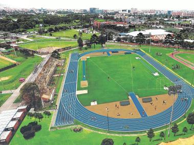 La pista de atletismo de la Unidad Deportiva El Salitre no había sido intervenida desde hace 19 años, y ahora contará con las especificaciones internacionales, 8 carriles para competencia de alto rendimiento y beneficiará a más de 300.000 deportistas.