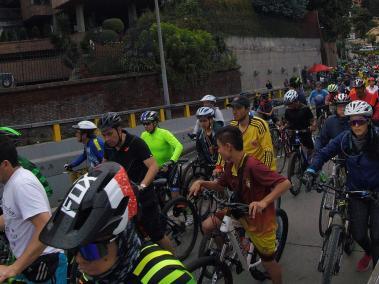 Panorama de la cronoescalada, en la que miles de bogotanos en sus bicicletas subieron el alto de Patios.