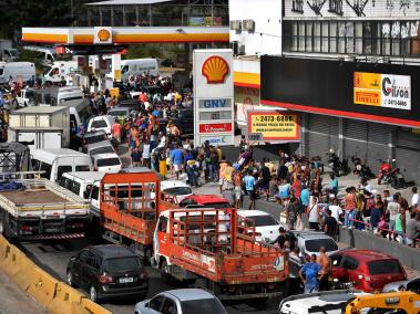 La huelga de transportistas ha provocado grandes retenciones en los accesos a las grandes ciudades, como en Río de Janeiro, en la imagen.