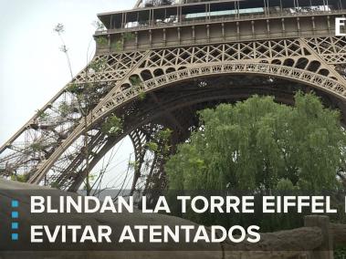 La Torre Eiffel, monumento emblema de París, será ahora resguardado por un muro de cristal y una valla alambrada, con el objetivo de proteger la base de la Dama de Hierro contra posibles atentados terroristas.