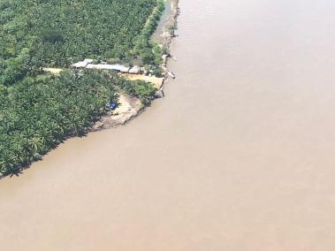 En días pasados una mancha de crudo corrió por aguas del río Magdalena por cuenta de la rotura de una tubería de transporte de Ecopetrol.