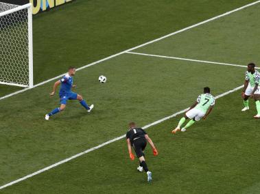 El delantero nigeriano Ahmed Musa fue la estrella de la cancha y marcó los dos tantos del partido.