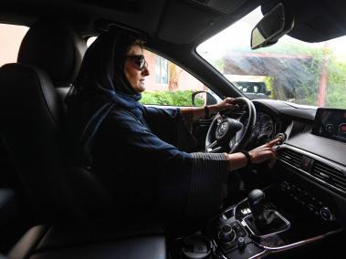 Las mujeres saudíes celebran el fin del veto al volante